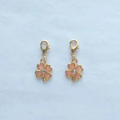 幸運モチーフ 四つ葉のクローバー ファスナーチャーム シェル コーラルピンク系お色 ２個セット