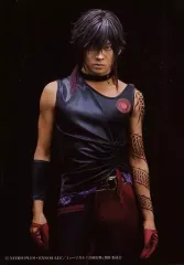 【中古】生写真(男性) 牧島輝(大倶利伽羅)/膝上・キャラクターショット/「ミュージカル『刀剣乱舞』 鶴丸国永 大倶利伽羅 双騎出陣 ～春風桃李巵～」ランダムブロマイド ライブver.