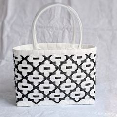 マカロンメイロード❀様専用 PPバンド かごバッグ Mサイズ 白×碧×黒