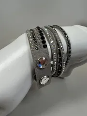 スワロフスキー　レザー4連バングル