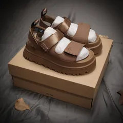 新品 UGG アグ 厚底サンダル 褐色 ストラップサンダル