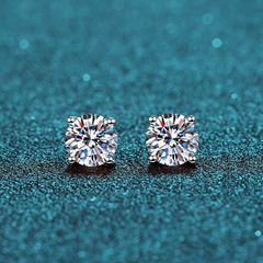 合計 2.0ct 人工ダイヤモンド ピアス - メルカリ