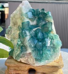 風水置物 山型　フローライト クラスター　1kg 鉱物 原石 標本 結晶　置物