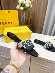 2024年最新】fendi サンダルの人気アイテム - メルカリ