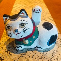 運気爆上がり猫❣️金のうんピ乗っけた招き猫❤️陶器人形、置物、作家