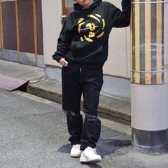 インスタグラム コーディネート ONLIEST オンリエスト 歪み スマイリー ニコちゃん パーカー 黒 ブラック × REPRESENT リプレゼント 両膝 ニー ダメージ ハイウエスト ワイド テーパード ジーンズ ストレッチ デニム ブラック 33サイズ