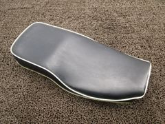 w650 初期型純正シート w400w800 - メルカリ