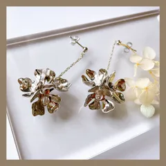 【304ステンレス ポスト】 シルバー メタル フラワー 揺れる 小ぶり お花 ブーケ チェーン ピアス ハンドメイドピアス アレルギー対応 【イヤリング変更可能】