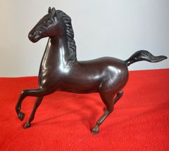 馬 金属製 木製台座付き置物 - メルカリ