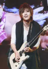 【中古】生写真(男性) ゴールデンボンバー/喜矢武豊/ライブフォト・膝上・衣装白.黒・ギター/30th/喜矢武豊バースデーメモリアルフォトアルバム2015