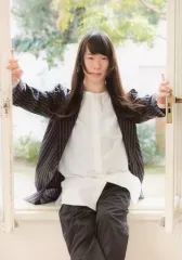 【中古】生写真(男性) 天羽尚吾(岸神小鞠)/膝上・座り・衣装白黒・ストライプ・私服・両手扉・体正面/舞台『弱虫ペダル』～総北新世代、始動～ブロマイド