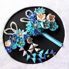 ❁つまみ細工正絹ブルータッセル＆下がり付き和装髪飾り❁和装・着物・袴・浴衣髪飾り・卒業式、七五三・卒園式・記念日・行事・つまみ細工髪飾り・ハンドメイド・ヘアアクセサリー・タッセル・絹髪飾り