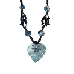 シェルビーズネックレス モンステラリーフ＆フラワー ブラック リゾート アクセサリー ペンダント アジアン雑貨 バリ雑貨 ハワイアン雑貨 貝 花 葉っぱ 首飾り【メール便】220486