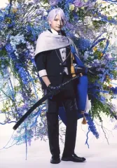 【中古】生写真(男性) 梅津瑞樹(山姥切長義)/全身・戦闘服・背景白・花・キャラクターショット/舞台「『刀剣乱舞』綺伝 いくさ世の徒花」ランダムブロマイド