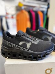 【新品】On 新品 Cloudmonster オン クラウドモンスター スニーカー 未使用 ユニセックス ブラック#わふうひゃっぽうばこ
