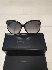 2025年最新】givenchy サングラスの人気アイテム - メルカリ