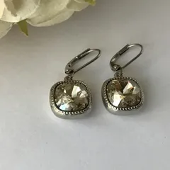 限定スワロフスキークリスタルシルバーシェードスクエアのピアス