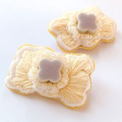 美濃焼タイルの刺繍ブローチ “ラータとクモハナ”-ki- (1個)