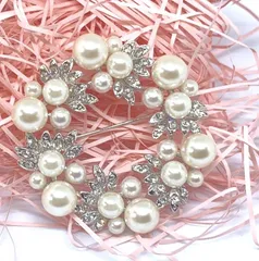 ラウンド型ブローチ クセサリー パール ラインストーン 母の日 結婚式 卒業式 入園式 入学式 発表会 素敵な胸飾り パーティーお誕生日 記念日 クリスマスなどの女性への贈り物