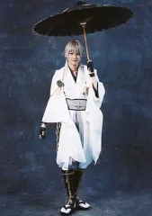 【中古】生写真(男性) 健人(鶴丸国永)/全身・和傘・キャラクターショット・2Lサイズ/舞台「『刀剣乱舞』 義伝 暁の独眼竜」全員セットブロマイド