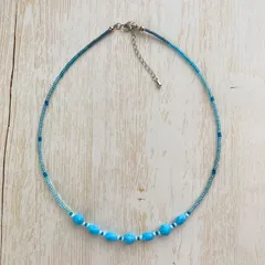 ブルーのビーズとチェコビーズのネックレス／チョーカー