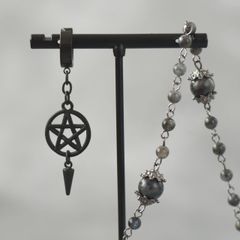 イヤーカフ【封印具・黒環ノ刻印】◆ハンドメイド 病みかわいい メンヘラ 地雷系 ゴスロリ ゴシック レトロ 洋風 新品 ユニセックス ネックレス ワンポイント シルバー メンズ  メンヘラ 地雷系 サイバーパンク サブカル マットブラック