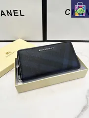 【今日特価】Burberry バーバリー 新作ハンドポーチ 原版牛皮使用、多ポケットで大容量を実現