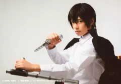 【中古】生写真(男性) 岸本勇太(雲雀恭弥)/横型・上半身・衣装白・黒・両手トンファー・背景白・キャラクターショット/「『家庭教師ヒットマンREBORN!』the STAGE」ブロマイド(個人セット)