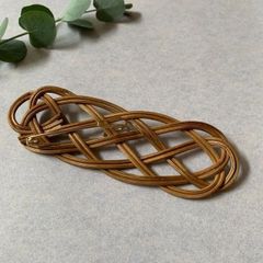 クロス編みのブローチ (naname)