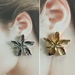 BIGフラワーピアス　ゴールド　シルバー　華やか　おしゃれ　個性的　ウエディング　パーティー　イベント　女子会　デート