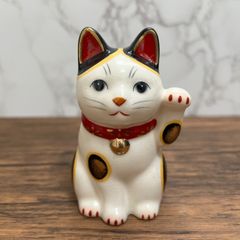 薬師窯 菊花 招き猫 (左手上げ・赤・小) 置物 縁起物 千客万来 開運招福 Yakushigama Maneki Neko Lucky Cat