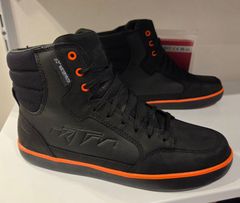 Dainese バイク用ハイカットスニーカー ブラック/レッド York - メルカリ