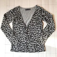 ト2412-13-3405 セシルマクビー　CECIL McBEE レオパード×ハート柄　ニットカーディガン　グレー　Ｍ