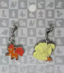 【中古】キーホルダー・マスコット(キャラクター) 037.ロコン＆038キュウコン 全国ずかんメタルチャーム(2個セット) 「ポケットモンスター」 ポケモンセンター限定