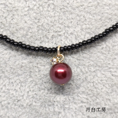 NO.146　シンプル　ビーズネックレス【ブラック】ペンダントトップ　樹脂パール【アメリカンチェリー】ラインストーンチャーム付き