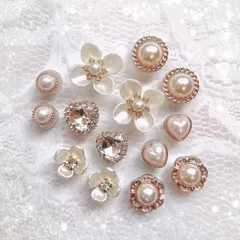 自分好みにアレンジ＆デコレーション ❤︎クロックス ❤︎ ジビッツ ❤︎ 韓国風