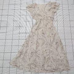 ◇ ⊂ トコクローゼット 総柄 半袖 ロング Ｖカット総柄袖フリルワンピース サイズM ライトピンク系 レディース E  【1508260032575】