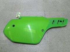 ZRX1200R サイドカバー 右 緑 36001-1575 カワサキ 純正 バイク 部品 ZR1200A ZRT20A カスタム素材に コケキズ無し 品薄 【中古】 56 □中古 カワサキ ZRX1200R 純正 サイドカバー LR ZRT20A 2006年式より