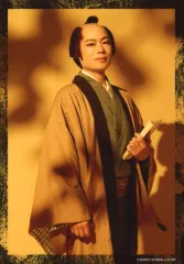 【中古】生写真(男性) 鈴木利典(瑣吉)/キャラクターショット/ミュージカル「刀剣乱舞」 和泉守兼定 堀川国広 山姥切国広 参騎出陣 ～八百八町膝栗毛～ ブロマイド 歴史上人物