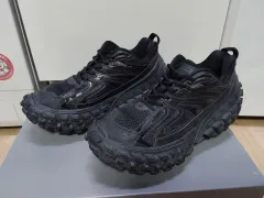 2025年最新】defender balenciagaの人気アイテム - メルカリ