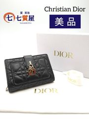 【美品・現行モデル】Christian Dior クリスチャンディオール My Dior マイ ディオール Dittanyウォレット ブラックカナージュ ラムスキン メタル製DIORチャーム 二つ折り財布 S6022ONMJ_M900