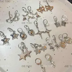 女性と女の子のためのステンレス鋼のイヤリング 円形の星と蝶の形をしたシンプルなイヤリング