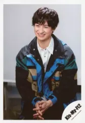 【中古】生写真(ジャニーズ) Kis-My-Ft2/宮田俊哉/上半身・衣装黒.青・両手組み・目線左/「Kis-My-Ft2 LIVE TOUR 2020 To-y2」グッズオフショット/公式生写真