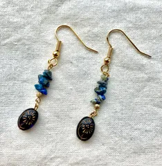 【No.16】サーフピアス対応可能✳︎天然石ラピスラズリとチェコビーズのゆらゆらピアス