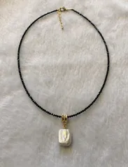 バロック真珠ペンダント　虹色パール　ブラックスピネルネックレス