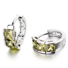 ピアス スワロフスキー 3連彩石 可愛い 高品質 両耳 上品 職場 誕生日 記念日 クリスマス 母の日 テレワーク ランチ会 金属アレルギー対応