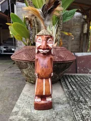 インドネシアで作られた天女の木彫りです。