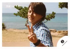 【中古】生写真(ジャニーズ) Mr.King vs Mr.Prince/平野紫耀/横型・バストアップ・シャツ青白チェック柄・左手ピース・体左向き・横向き・背景海/16新春 ジャニーズJr. ハワイオフショット/公式生写真