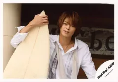 【中古】生写真(ジャニーズ) Hey! Say! JUMP/高木雄也/横型・バストアップ・シャツ白.グレー・ストール・右手サーフボード/公式生写真