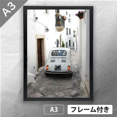 白壁が眩しい細い路地に、レトロなフィアット500　フォトポスターA3 マット【フレーム付】《MT》のサムネイル